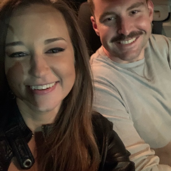 Meet your Posher, Lindsey - Picture 2 of 3